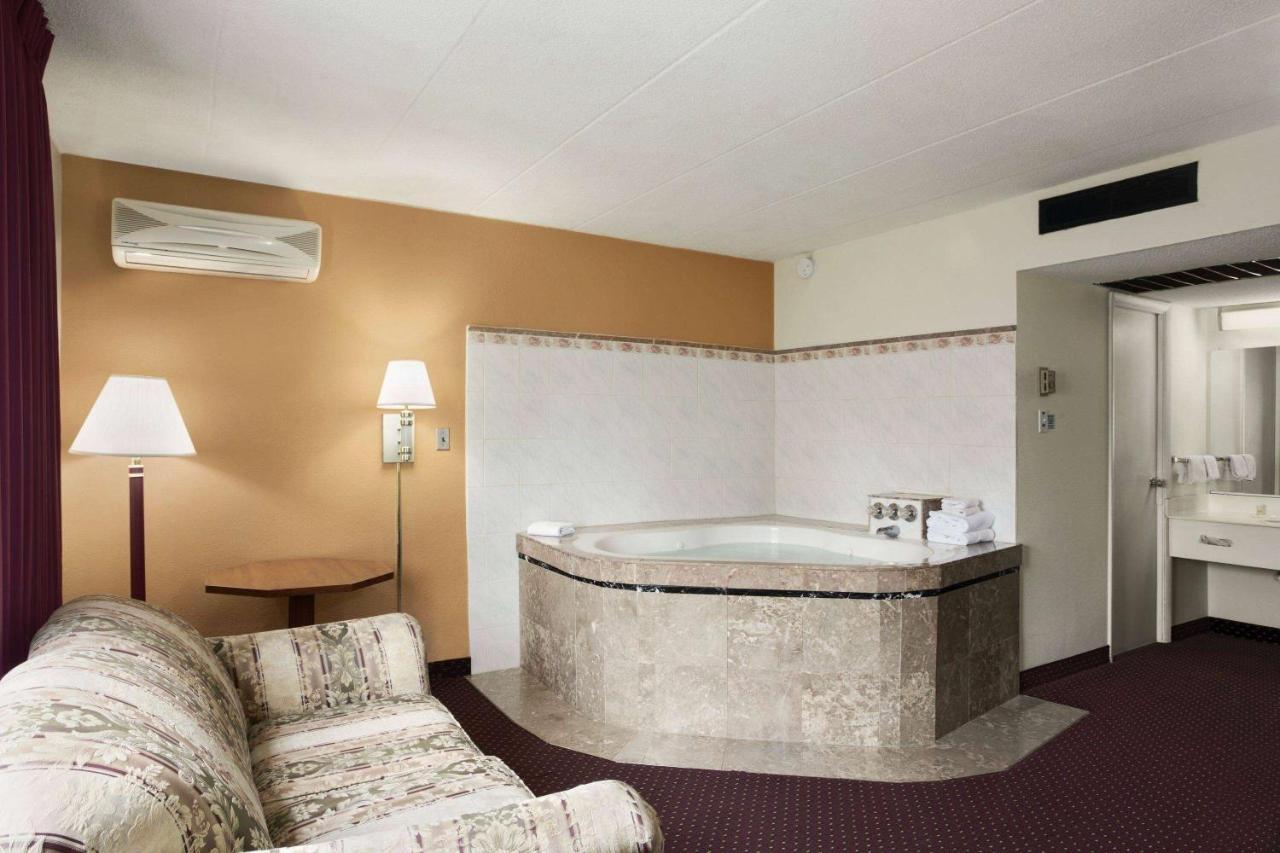 Ramadaby Wyndham Pittsburgh-New Stanton Ξενοδοχείο Εξωτερικό φωτογραφία