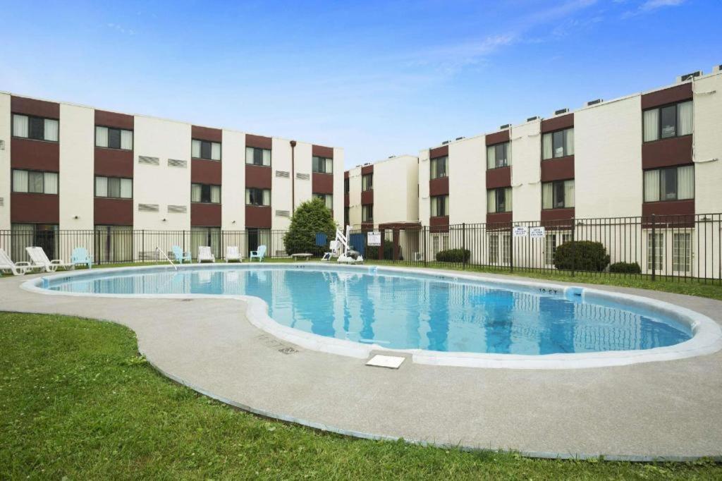 Ramadaby Wyndham Pittsburgh-New Stanton Ξενοδοχείο Εξωτερικό φωτογραφία